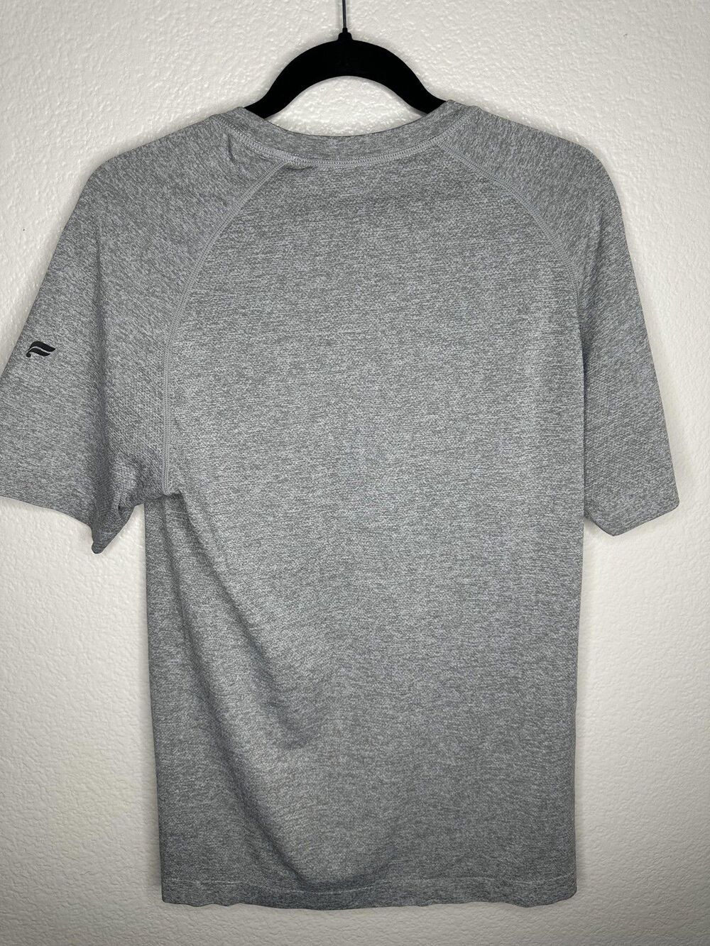 Fabletics Shirt Mens Medium Gray Raglan Short Sleeve Athletic Workout Gym Tee - Picture 5 of 5